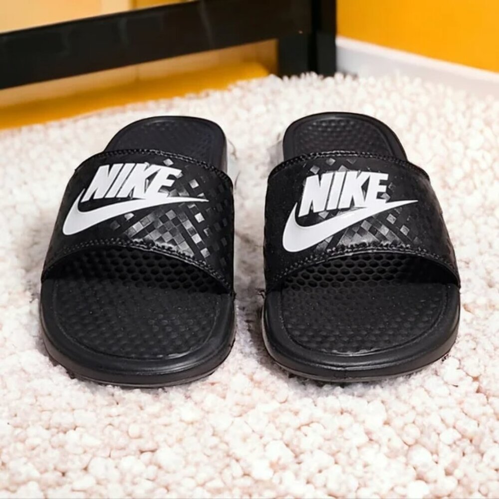 NIKE BENASSI Black Slides Womens 7 Summer Sandals Pool Beach - Picture 6 of 12